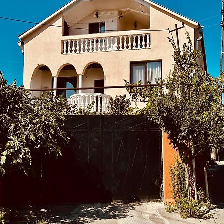 Family Guesthouse - Macharashvili Tbilisi Esterno foto