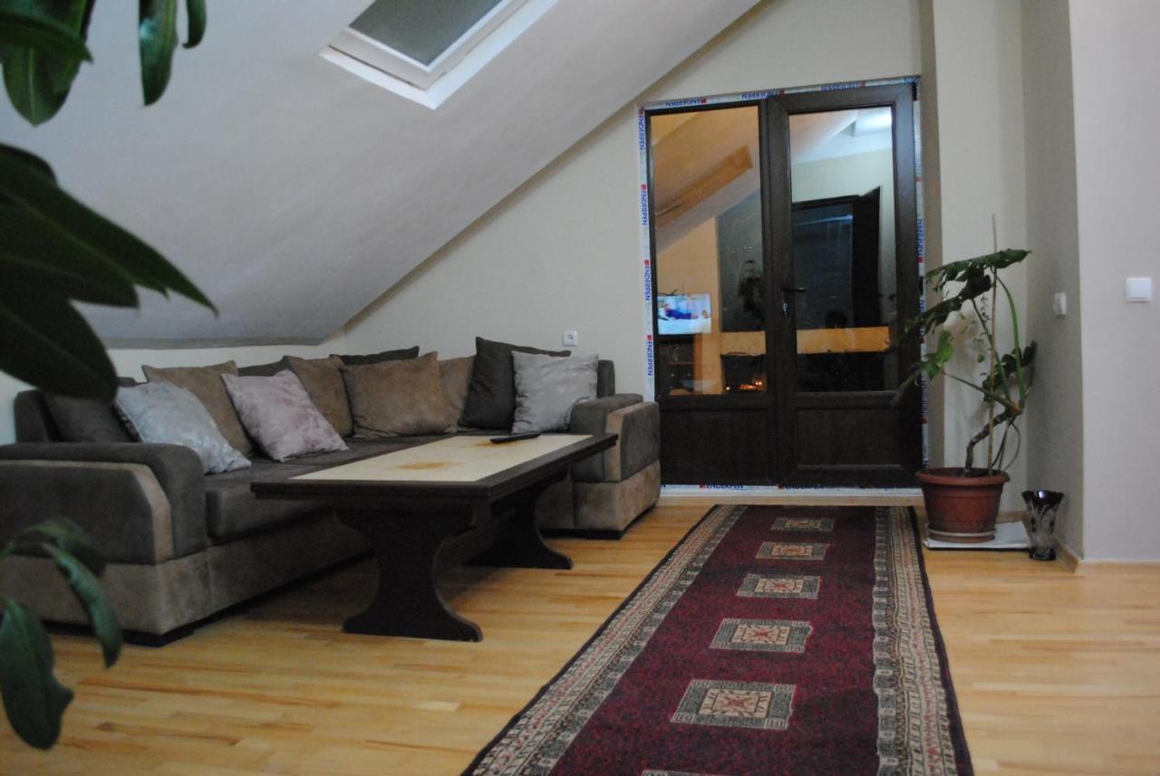 Family Guesthouse - Macharashvili Tbilisi Esterno foto