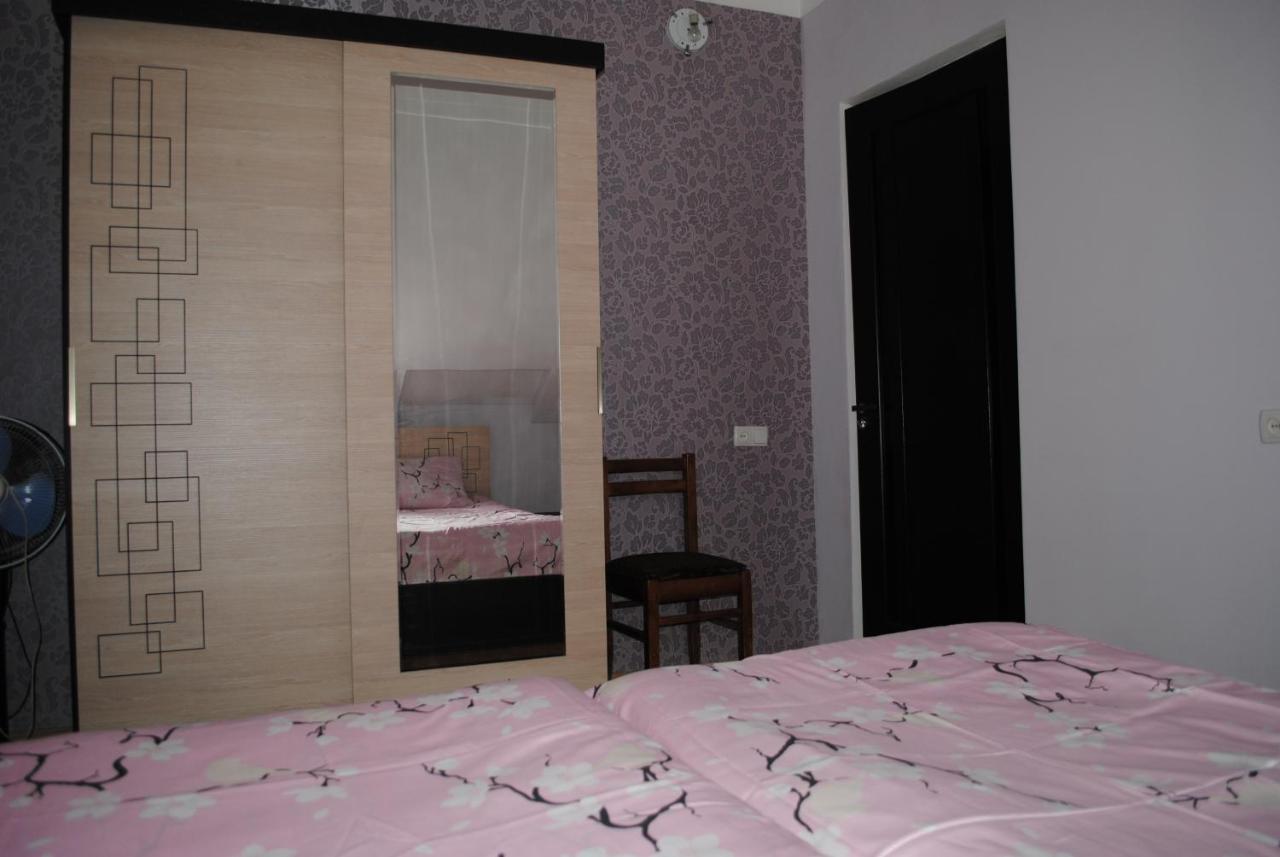 Family Guesthouse - Macharashvili Tbilisi Esterno foto