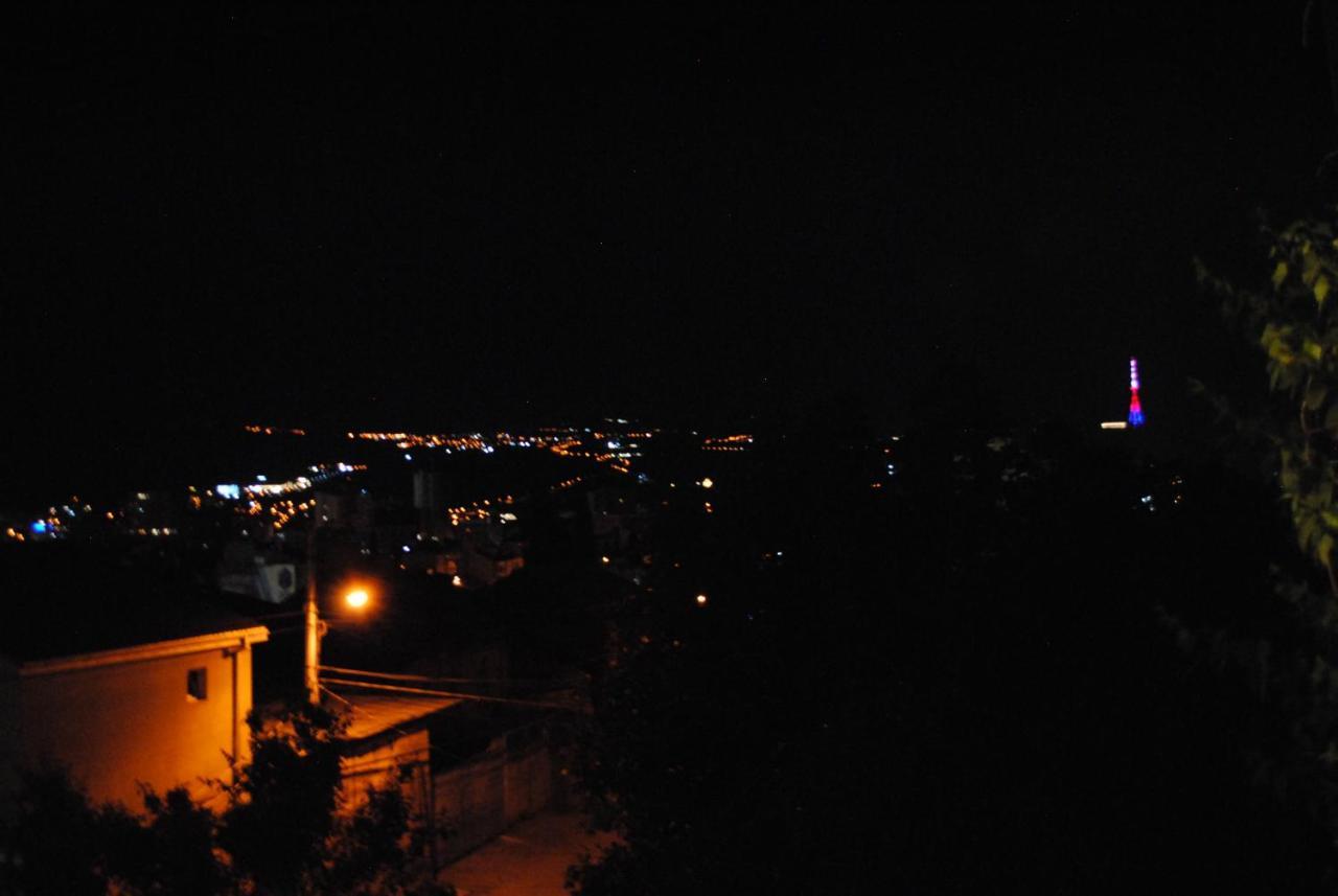 Family Guesthouse - Macharashvili Tbilisi Esterno foto