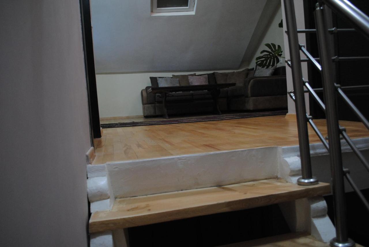 Family Guesthouse - Macharashvili Tbilisi Esterno foto