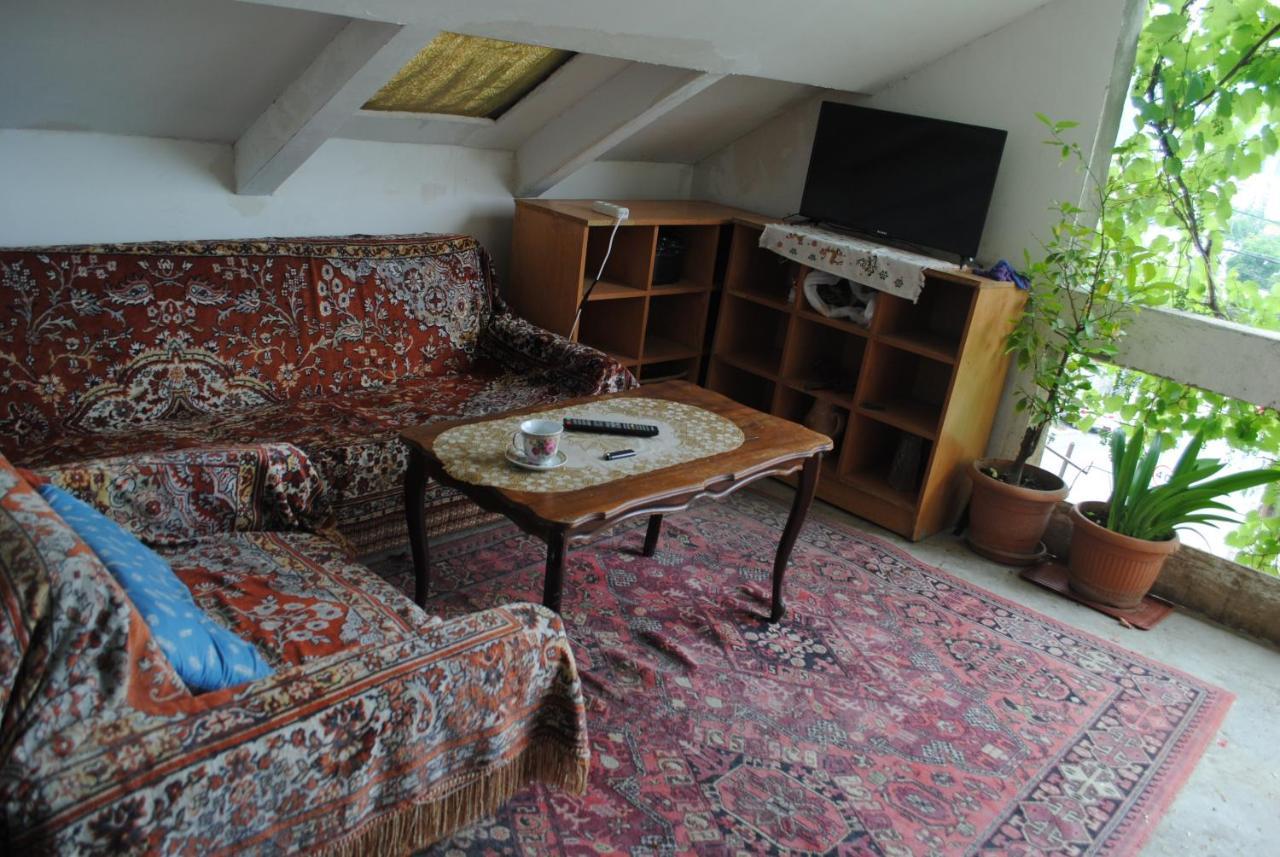 Family Guesthouse - Macharashvili Tbilisi Esterno foto