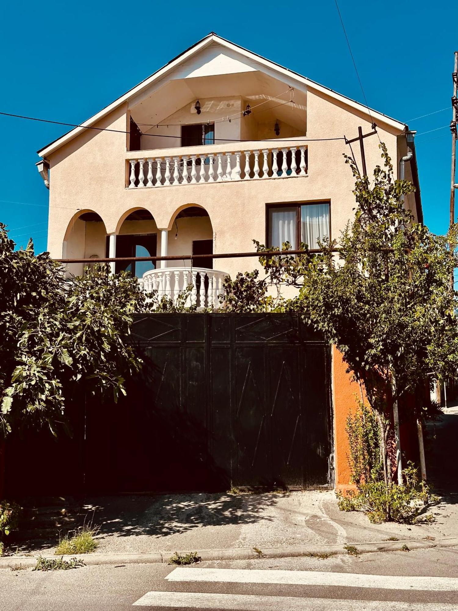 Family Guesthouse - Macharashvili Tbilisi Esterno foto