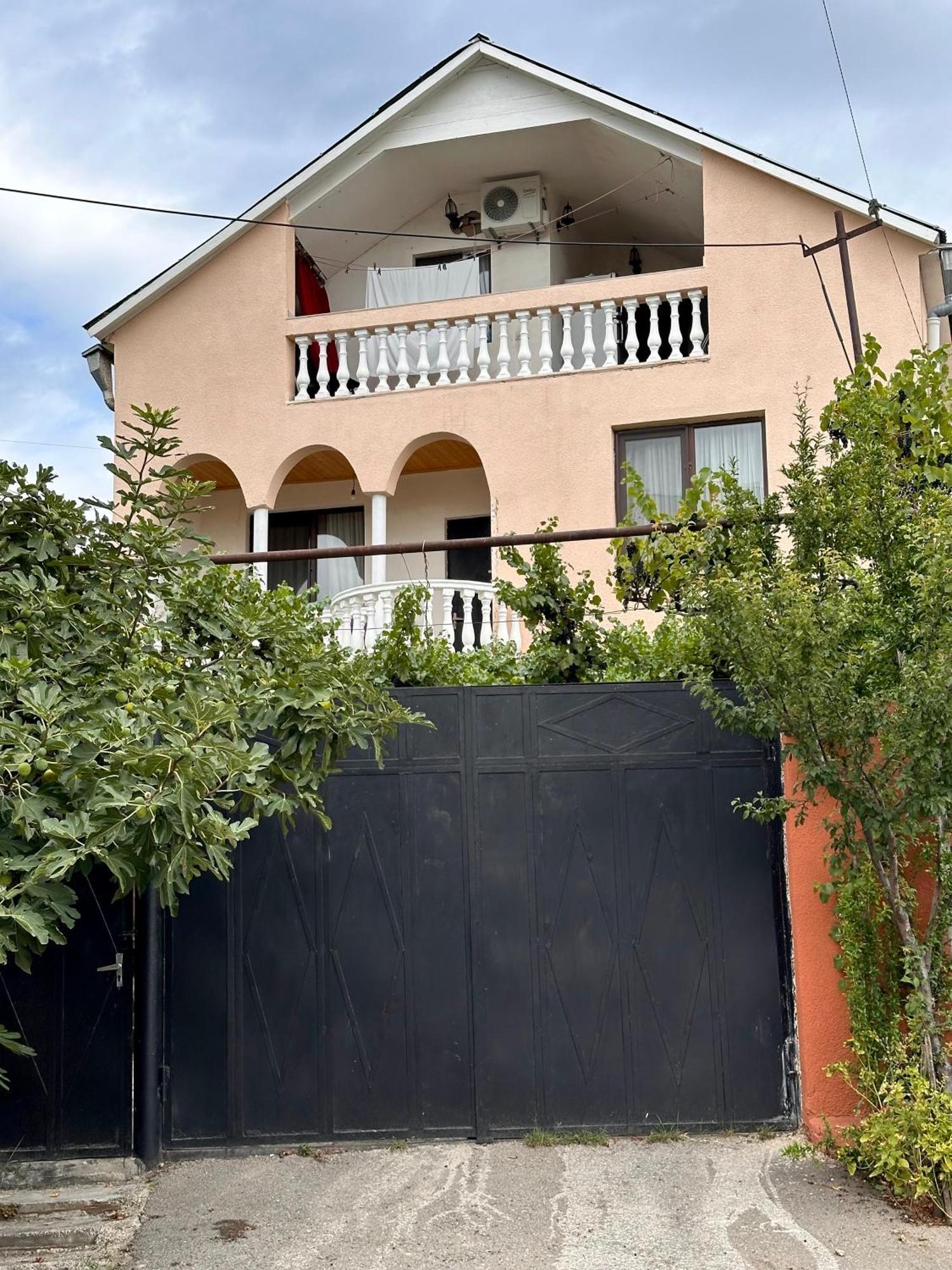 Family Guesthouse - Macharashvili Tbilisi Esterno foto